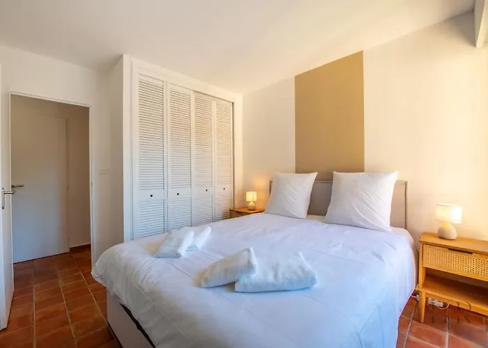 Magnifique Duplex Avec Terrasse Et Piscine