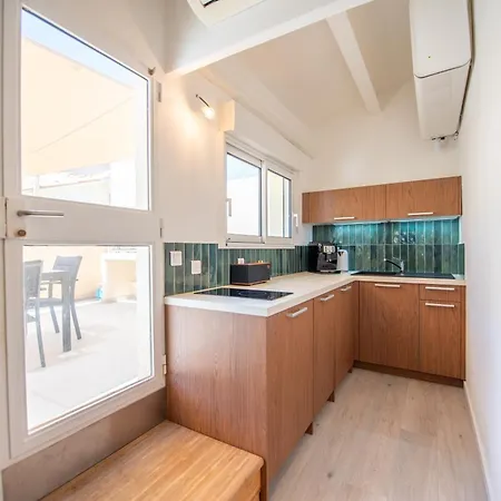 Magnifique Duplex Avec Terrasse Et Piscine *