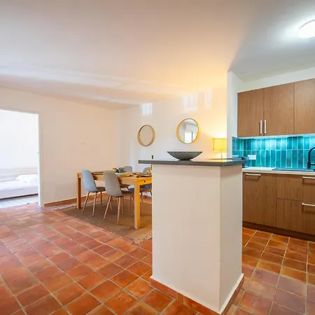 Magnifique Duplex Avec Terrasse Et Piscine *