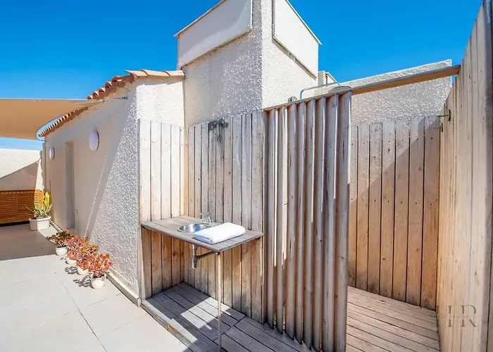 Magnifique Duplex Avec Terrasse Et Piscine *